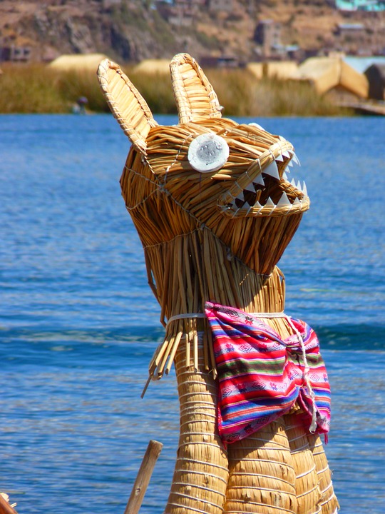 animal made of reed with pink accesoire animal made of reed with pink accesoire