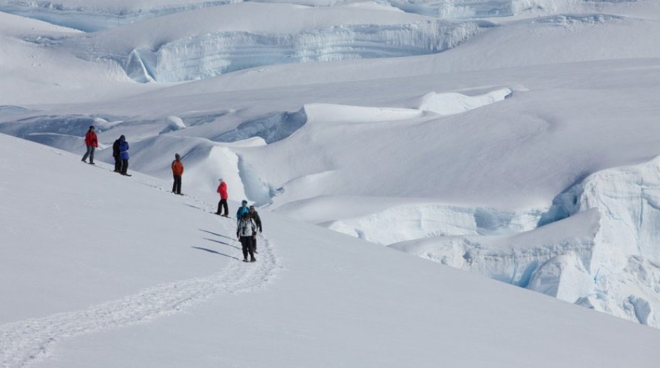 snowshoeing-in-antarctica-1