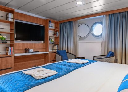 CAT D - Porthole Stateroom