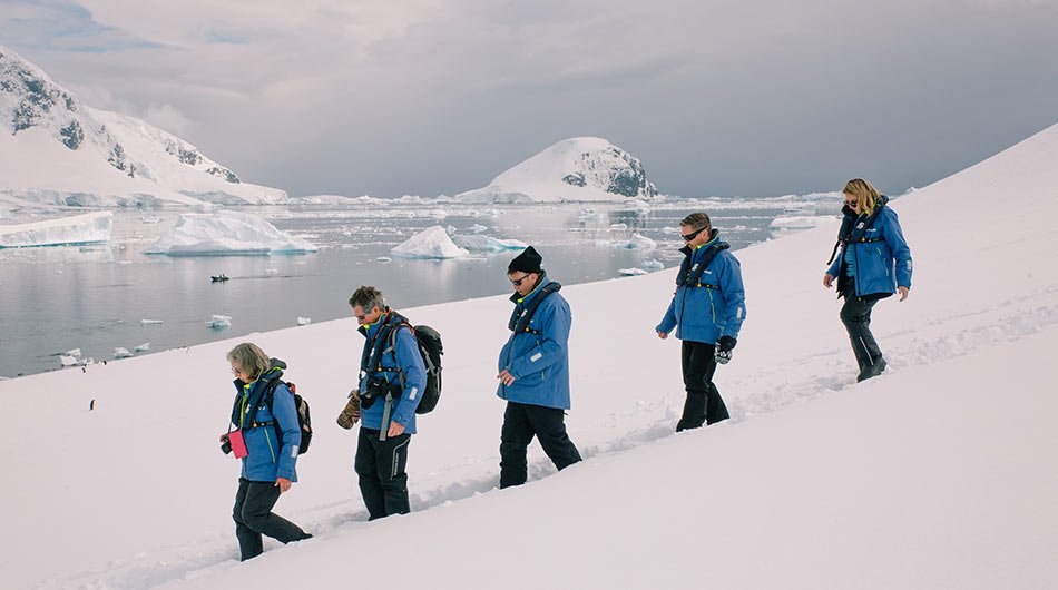 walking-Antarctica