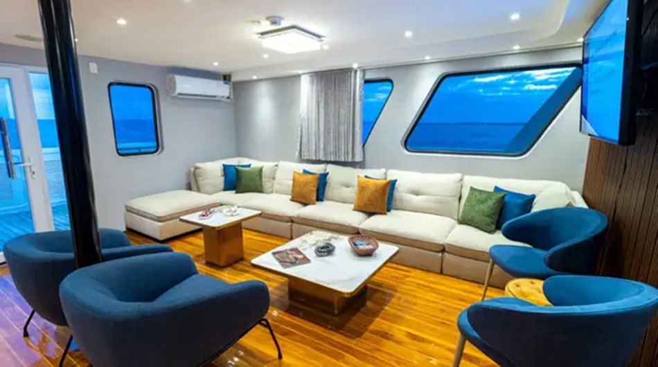 Grand Queen Beatriz Galapagos Cruise -Breifing Area 