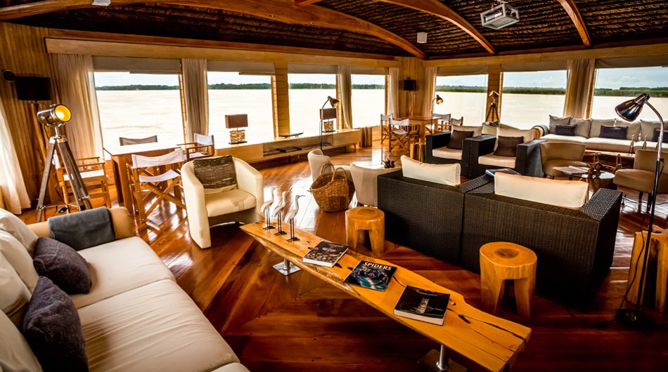 Delfin-II-indoor-lounge