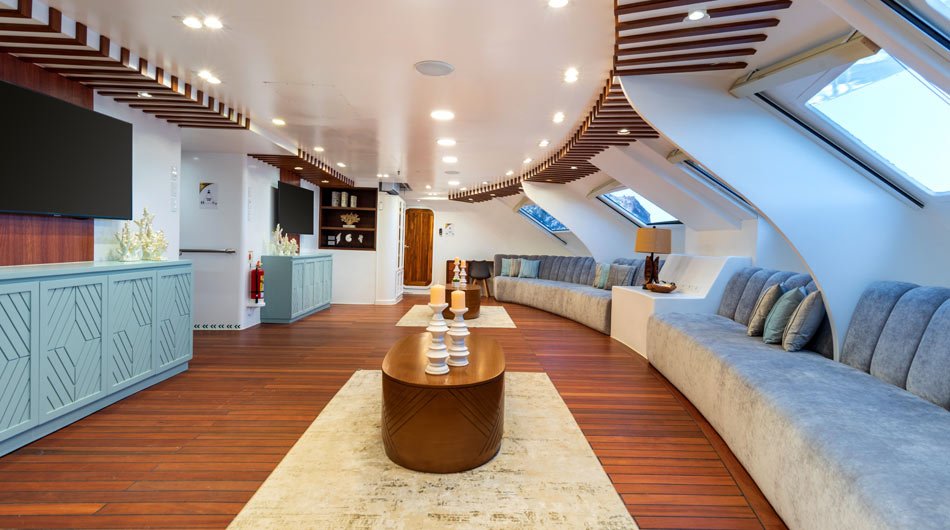 Ocean Spray Galapagos Cruise Ship - Breifing Room