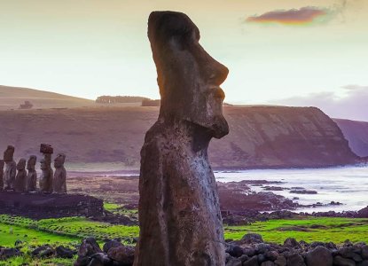 Moai_Ahu-Togariki_Easter-Island_CH-HERO