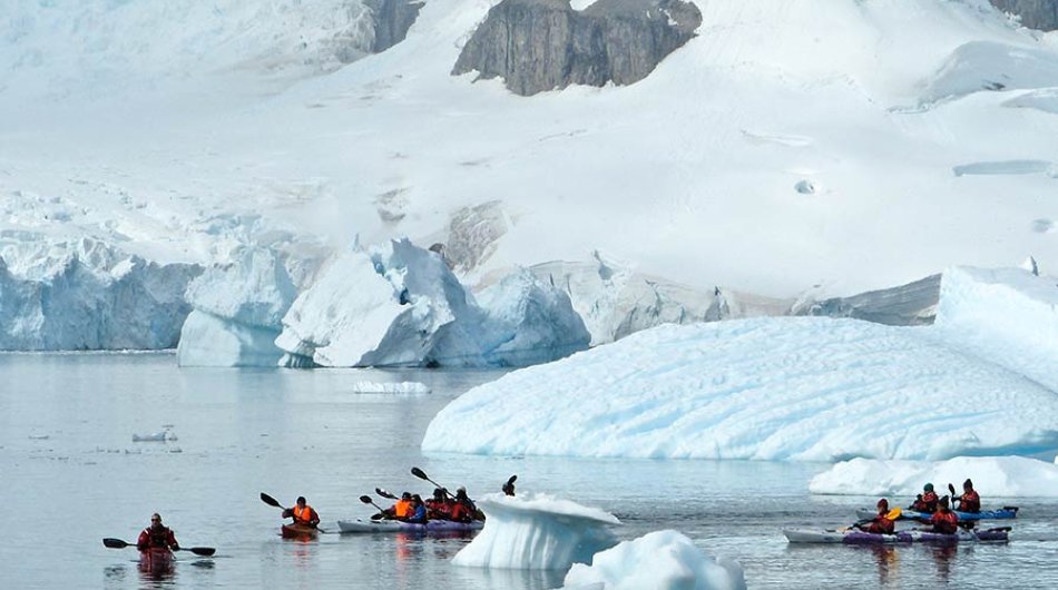 kayaking-in-antarctica-2