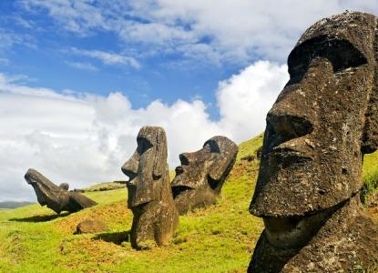 Moais%20hero_0