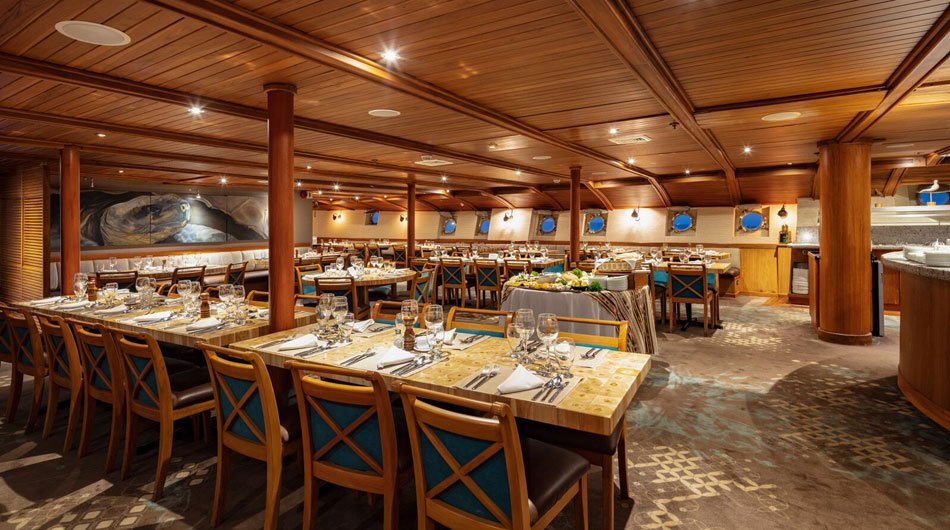 Galapagos Legend Cruise Ship - Restaurant