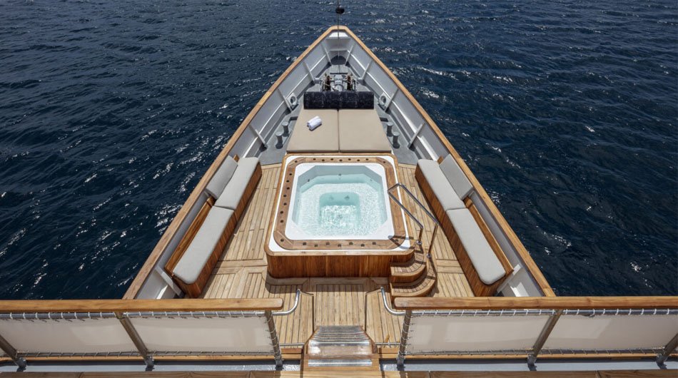 Grace Yacht, Galapagos Islands - Jacuzzi 2 