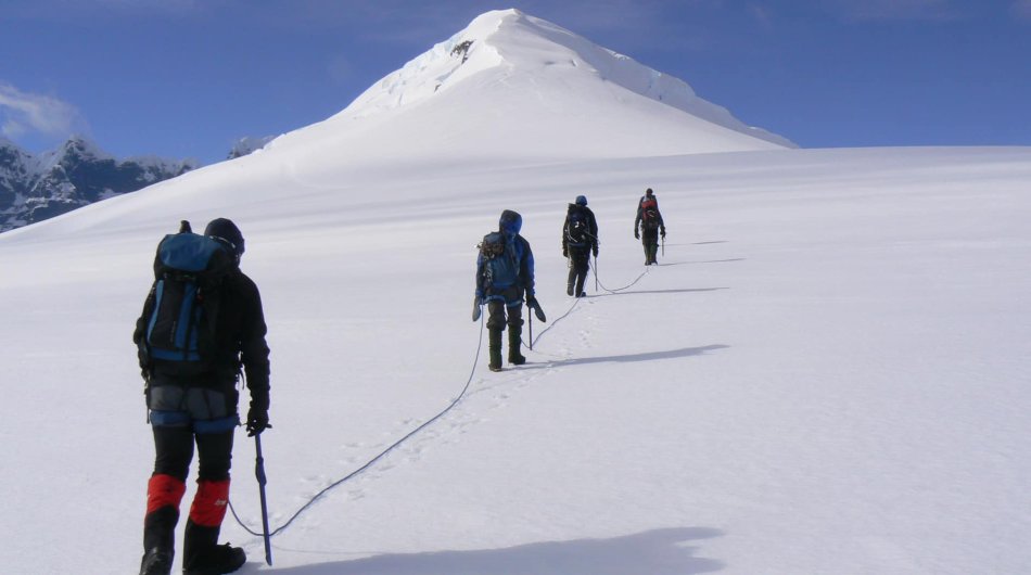 alpine-trekking-in-antarctica-tarn-pilkington