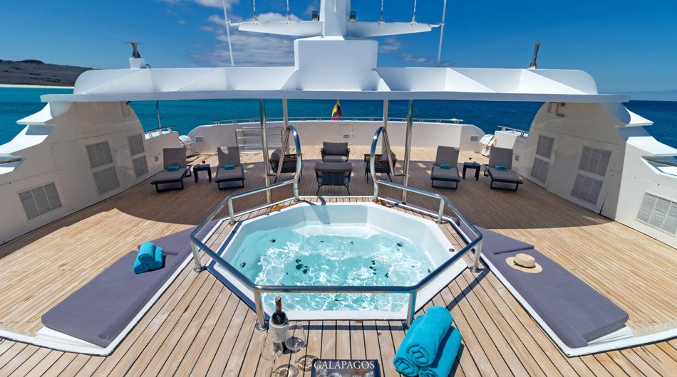 Horizon Trimaran Sundeck and Spa