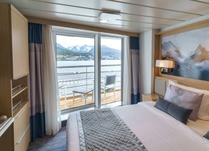 Deluxe Veranda Forward