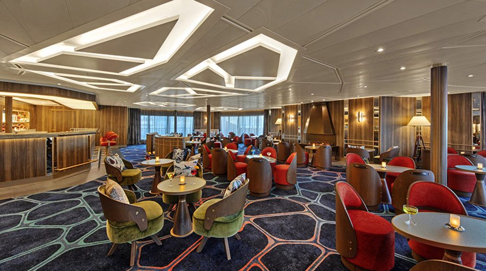Seabourn-Venture---The-Club