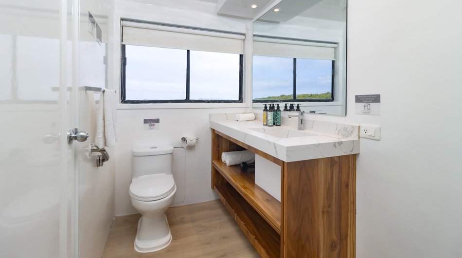 Galapagos Sea Star Suite Bathroom