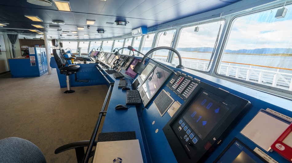 Quark Expeditions_Ultramarine_Bridge_ (2)_Web