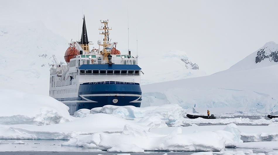 Ocean-Nova-ship-in-ice