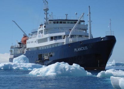  Plancius_%28c%29_Delphine_Aures-Oceanwide_Expeditions_IMG_1351_bw_0 