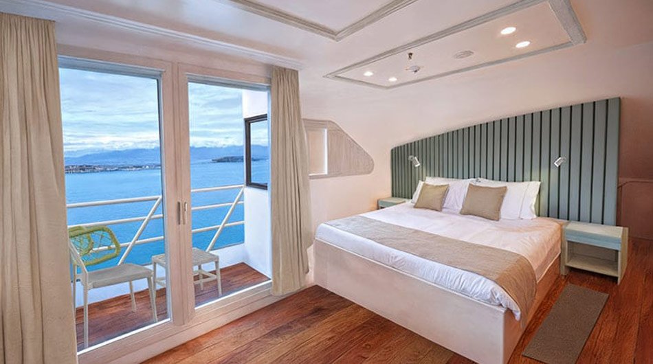 ROYAL_sea-star-balcony-suite-render-gallery