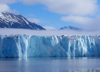 Glacier with snowy mountain in background in Svalbard) 