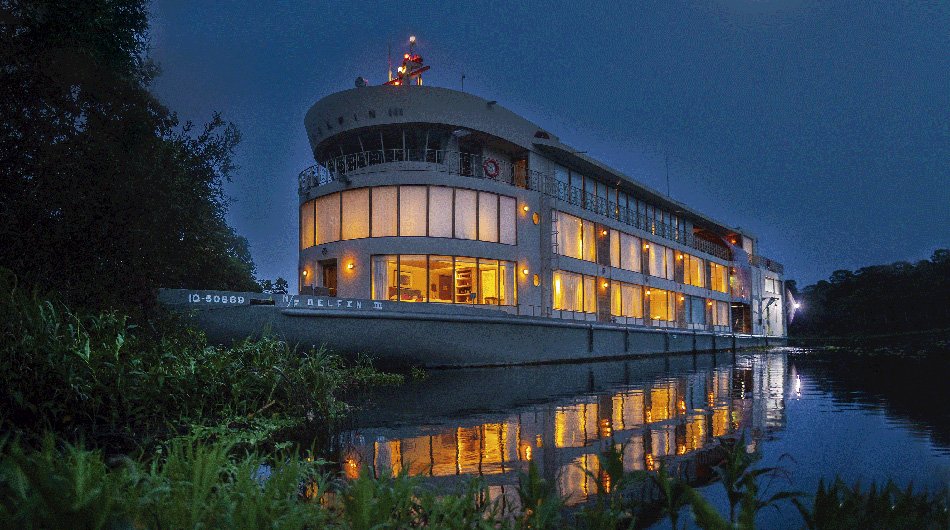 Delfin-III-nighttime